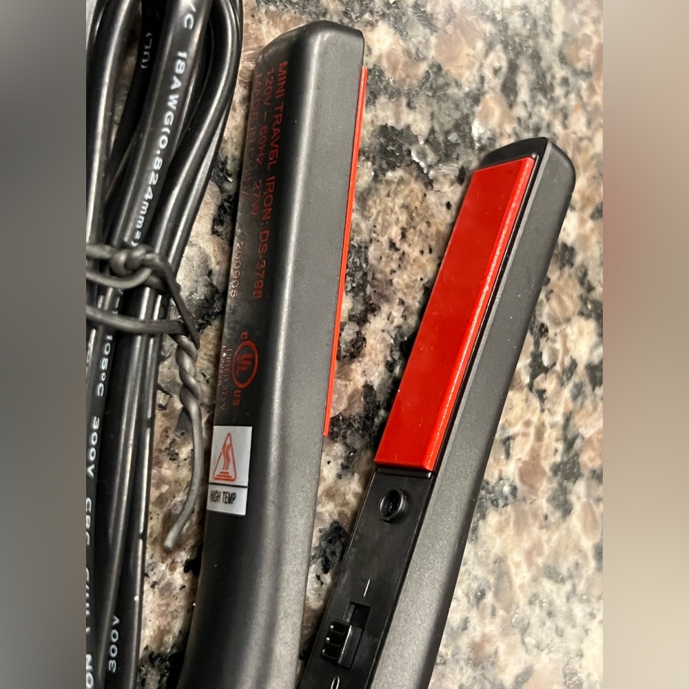 Nioxin Hair Straightener with Pouch - Picture 2 of 3